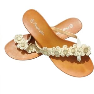 Pineapple Moon White Floral Sandals Size 8